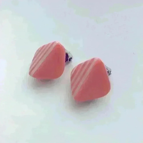 Retro clip on  earrings - Picture 2 of 9